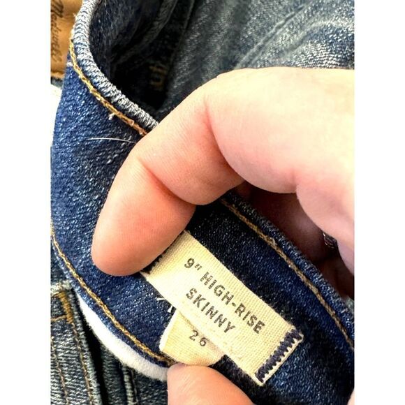 Madewell Medium Wash 9" High Rise Skinny Jeans w/ Frayed Hemline Sz 26 EUC - Picture 3 of 11